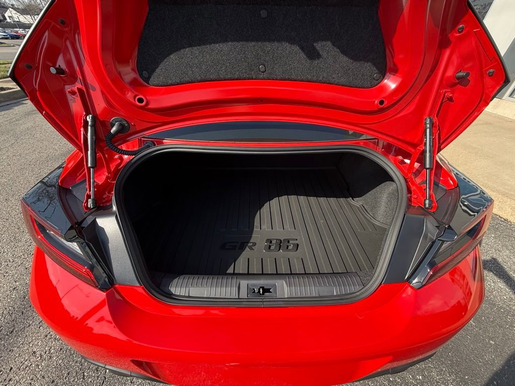 Used 2025 Toyota GR86 Premium w/ Performance Package image 29