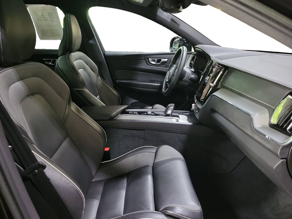 Used 2022 Volvo XC60 B6 R-Design w/ Advanced Package AWD/4WD image 29