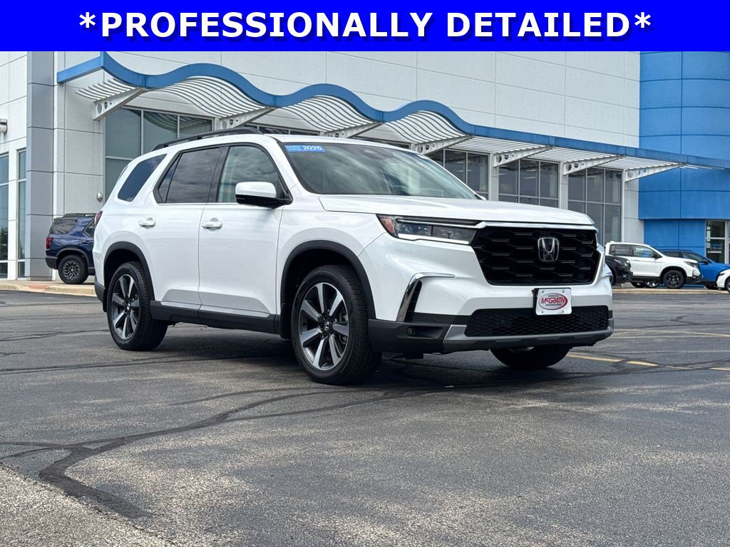 Certified 2025 Honda Pilot Touring image 3