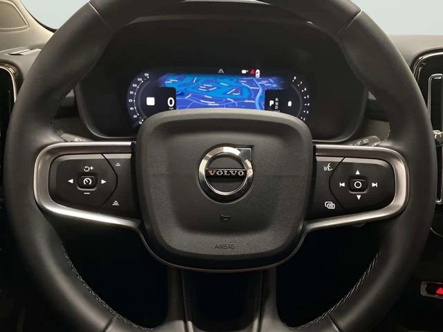 Used 2025 Volvo XC40 B5 Plus image 36