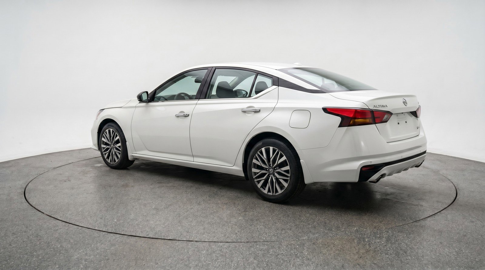 Used 2025 Nissan Altima 2.5 SV FWD image 5