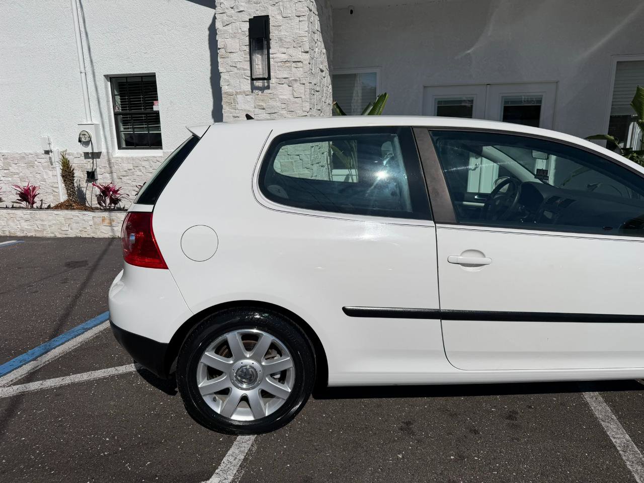 Used 2009 Volkswagen Rabbit S image 15