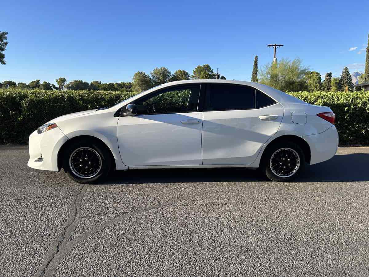 Used 2017 Toyota Corolla L w/ Carpet Mat Package (TMS) FWD image 2