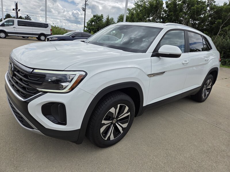 Used 2024 Volkswagen Atlas Cross Sport SE AWD/4WD image 7