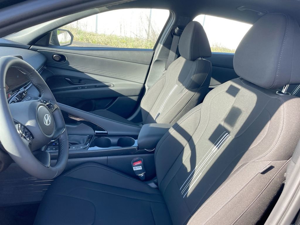 Used 2025 Hyundai Elantra SEL image 37