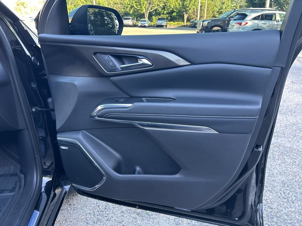 Used 2025 Chevrolet Traverse High Country w/ LPO, Floor Liner Package AWD/4WD image 25