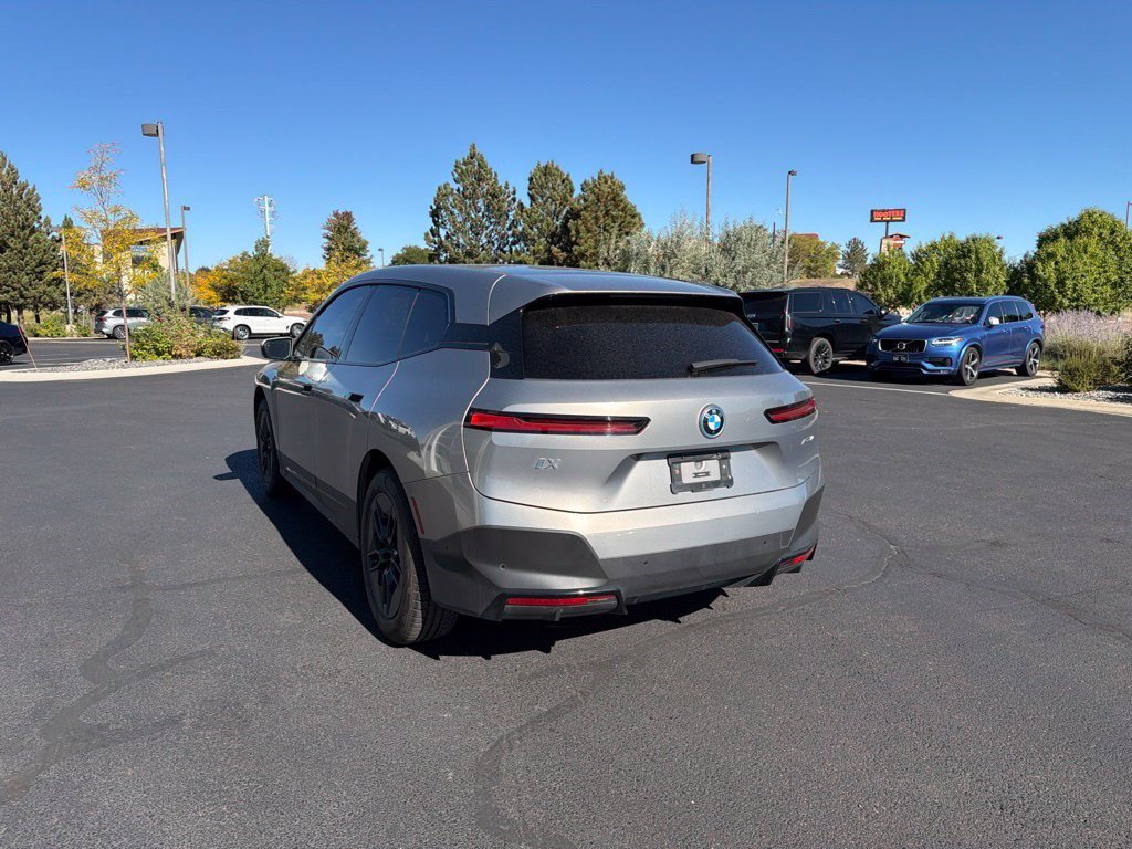 Used 2024 BMW iX xDrive50 AWD/4WD image 3