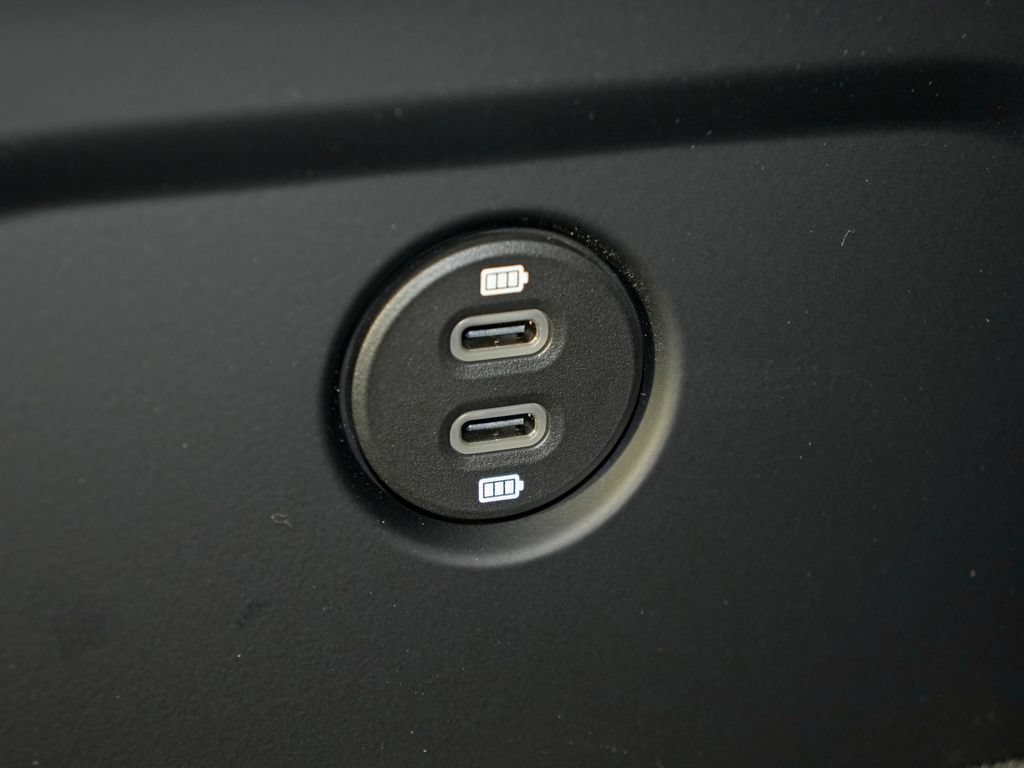 Certified 2026 Porsche Macan Turbo AWD/4WD image 37