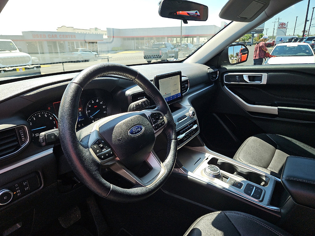 Used 2021 Ford Explorer XLT w/ Equipment Group 202A image 13