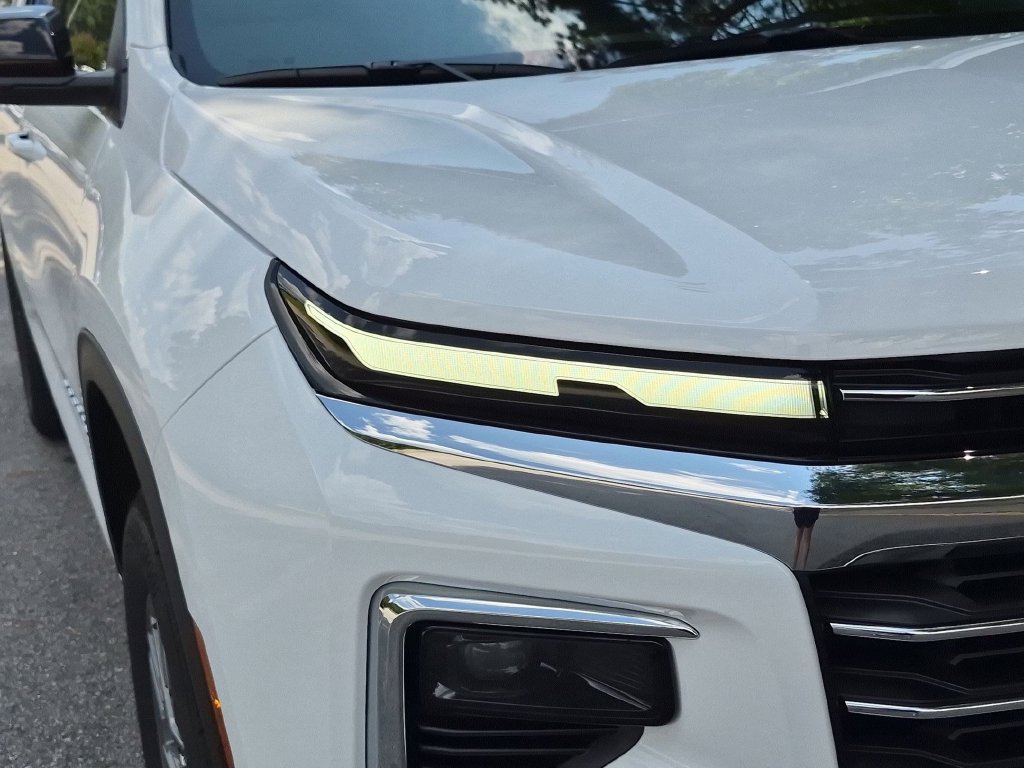New 2027 Chevrolet Traverse LT FWD image 12