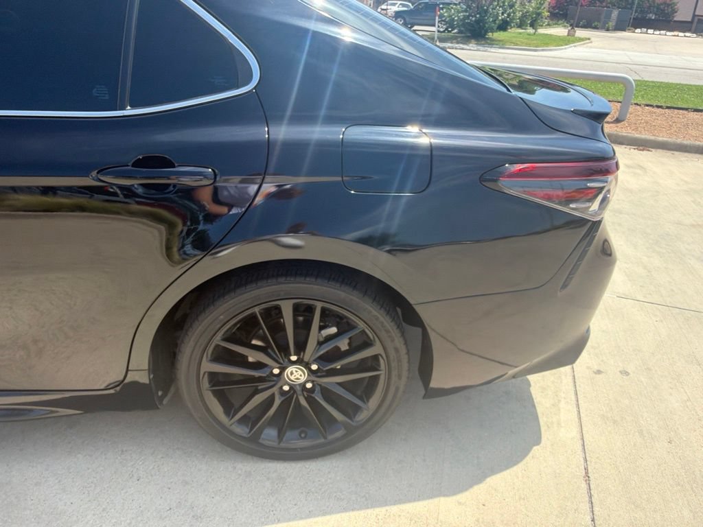 Used 2021 Toyota Camry SE FWD image 3