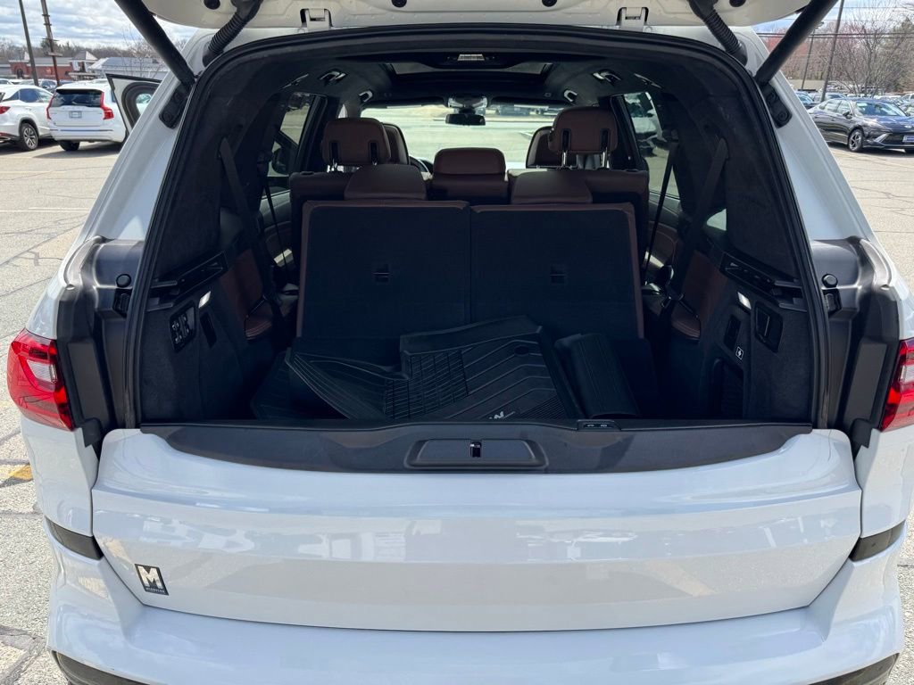 Used 2020 BMW X7 M50i w/ Executive Package image 36