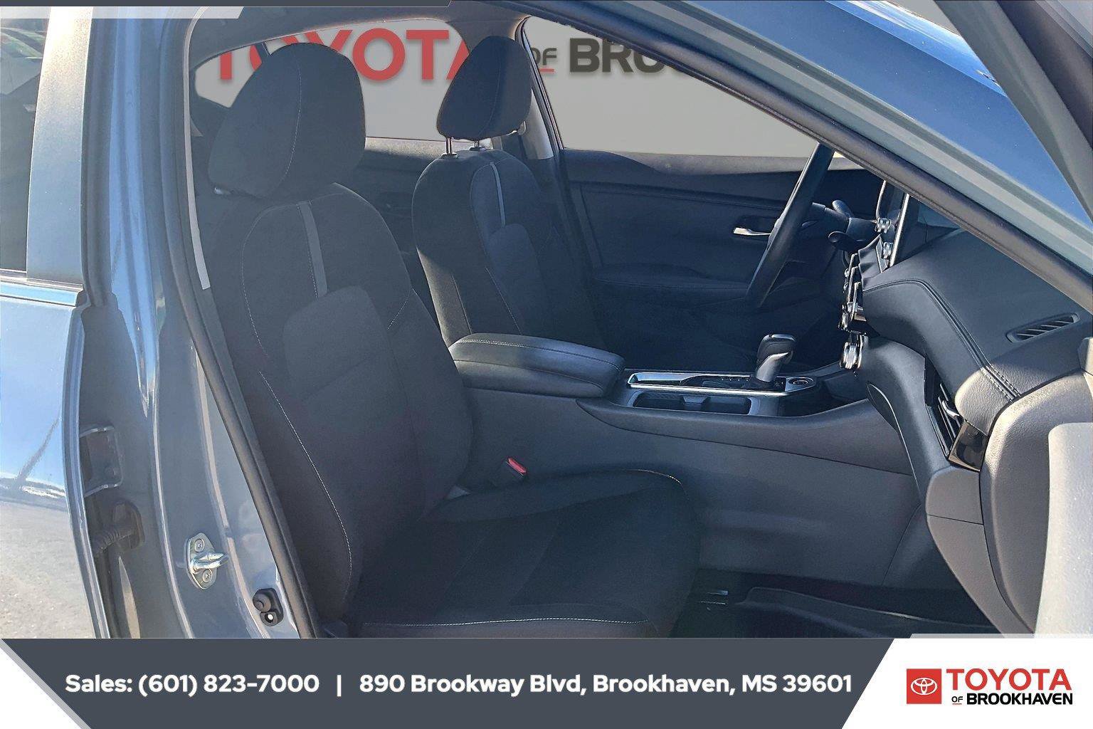 Used 2025 Nissan Sentra SV FWD image 6