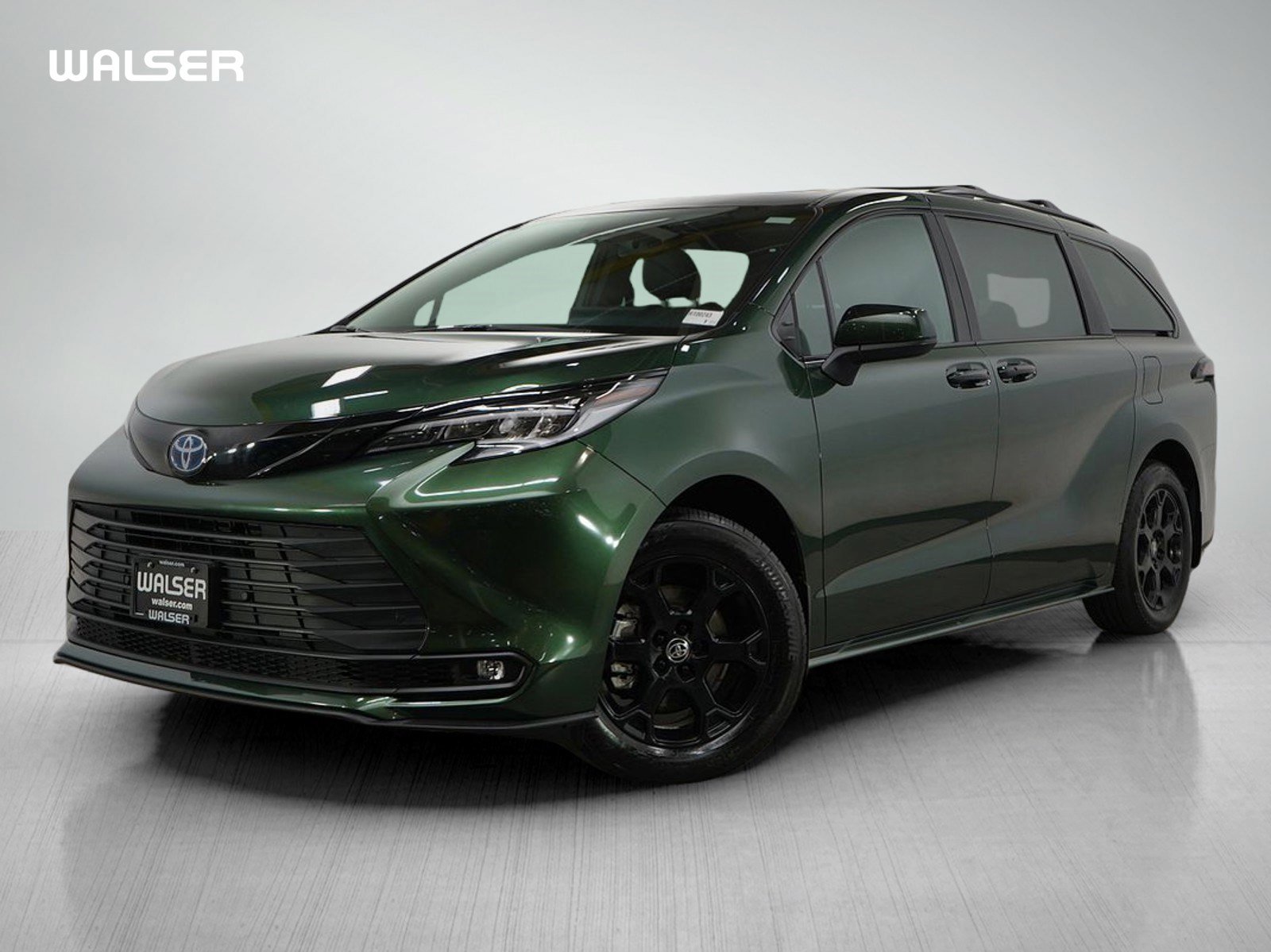 Used 2025 Toyota Sienna XLE Woodland Edition