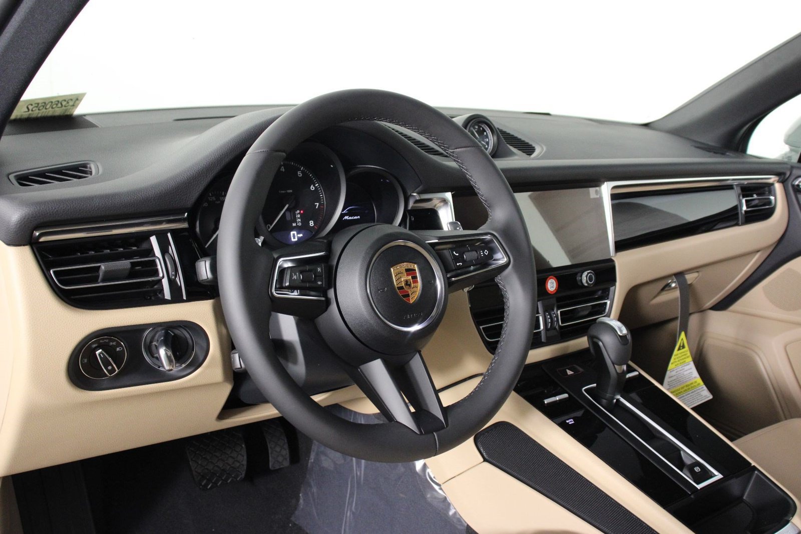 New 2026 Porsche Macan AWD/4WD image 4