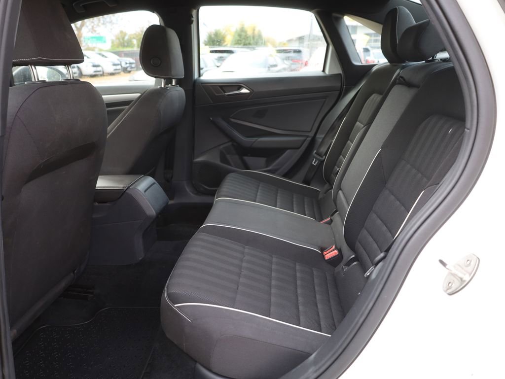 Used 2023 Volkswagen Jetta Sport image 23