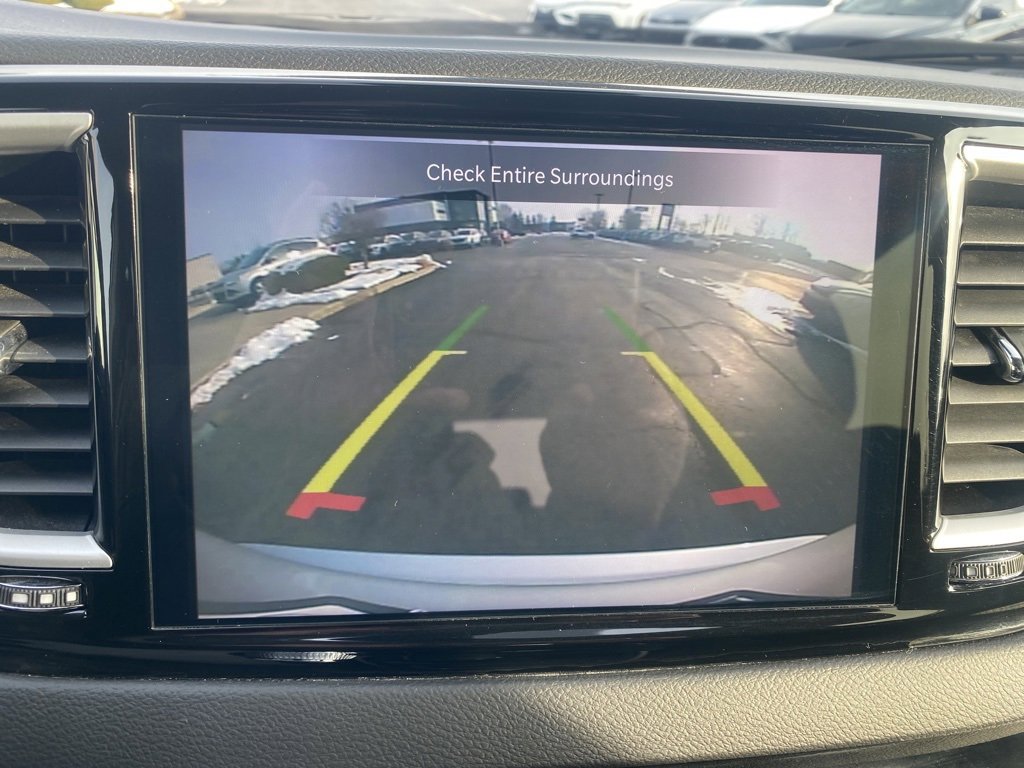 Used 2024 Chrysler Pacifica Touring-L image 17