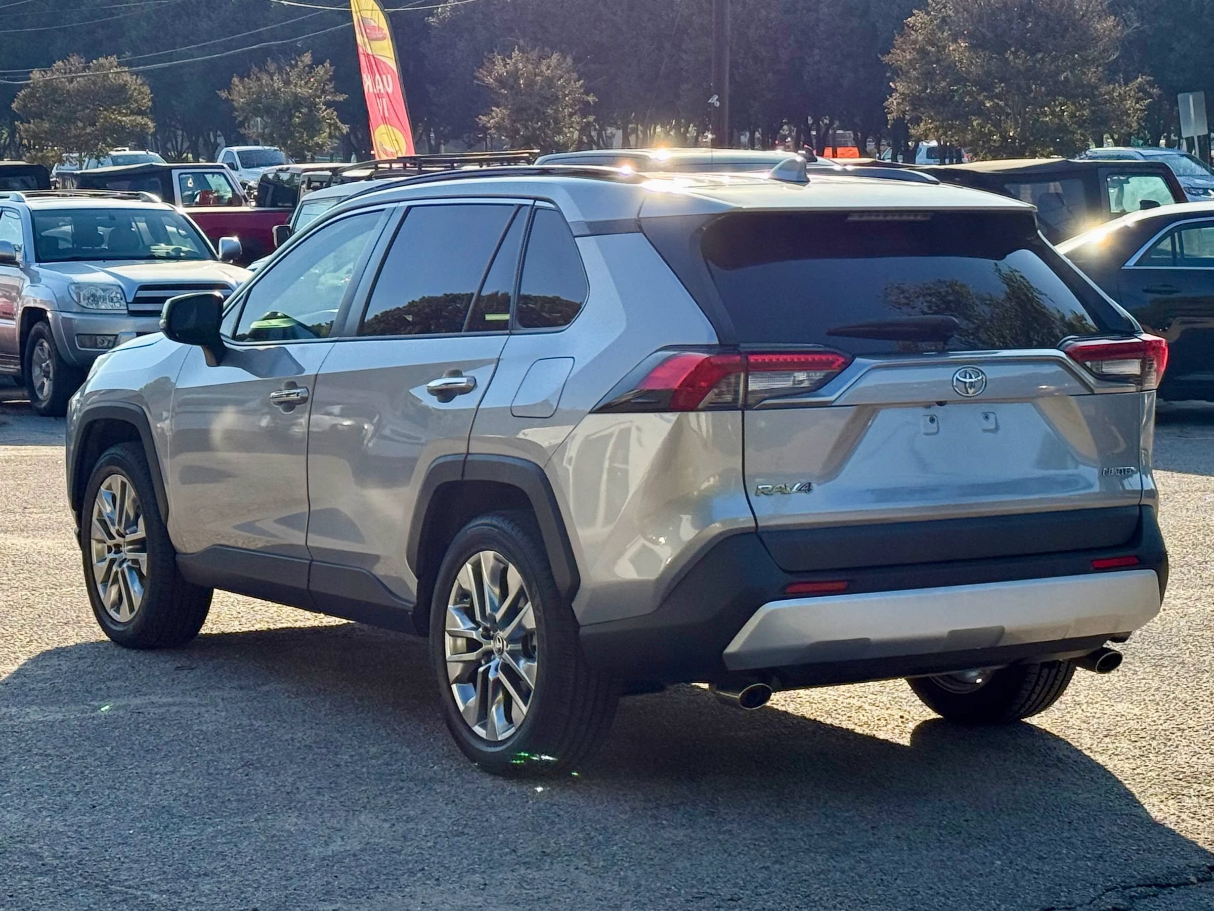 Used 2021 Toyota RAV4 Limited FWD image 7