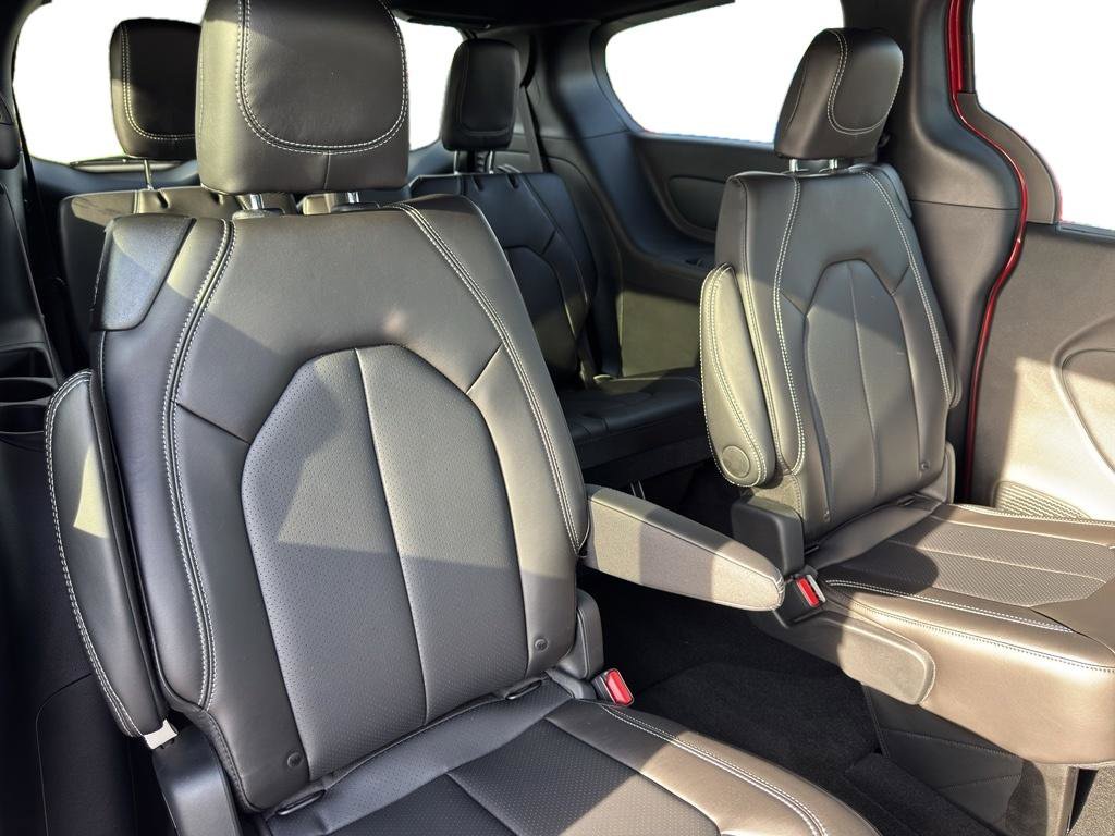 New 2026 Chrysler Pacifica Select image 12