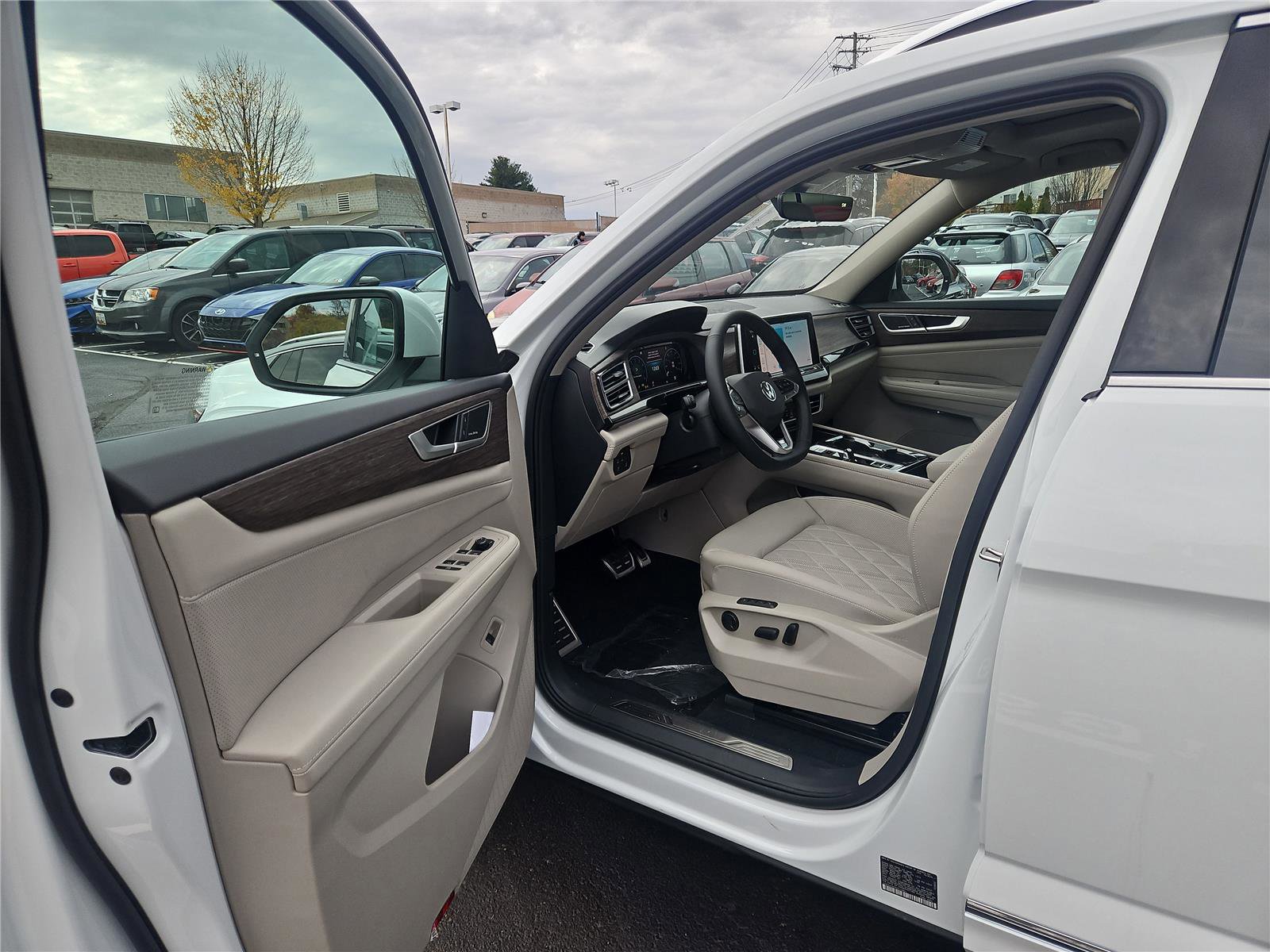 New 2026 Volkswagen Atlas SEL Premium R-Line image 11