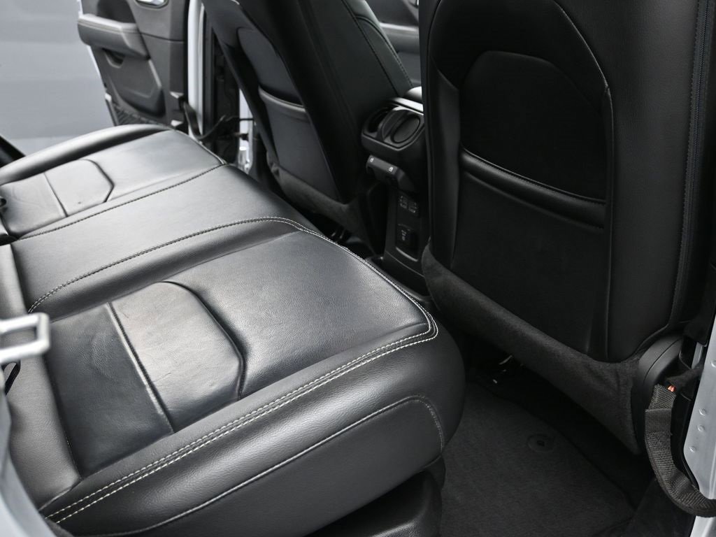 Used 2023 Jeep Wrangler Unlimited Sahara image 36