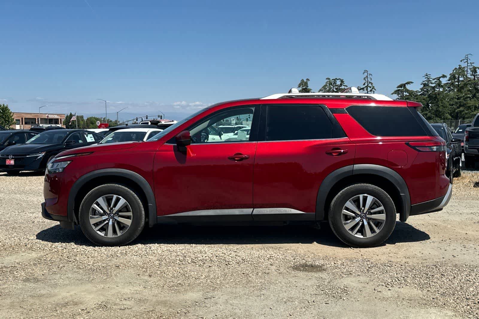 Used 2023 Nissan Pathfinder SL image 6