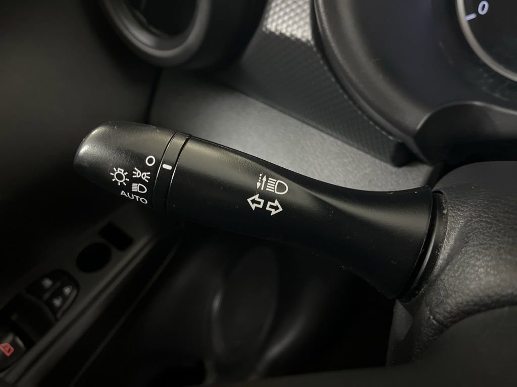 Used 2021 Nissan Kicks S image 57