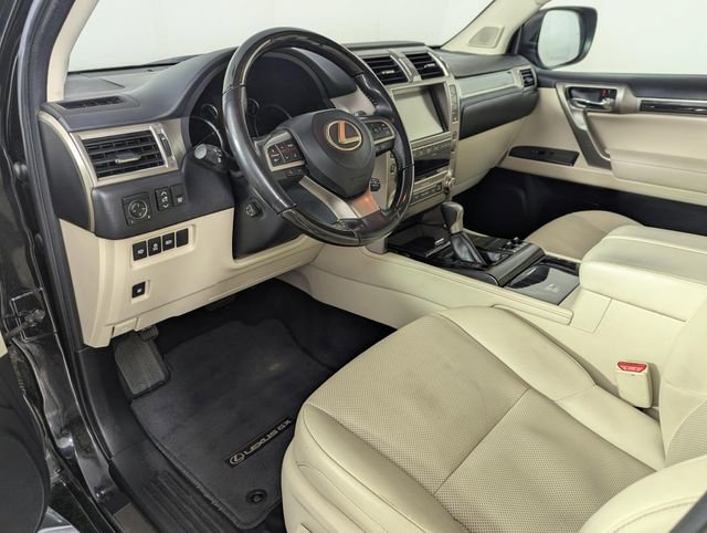 Used 2020 Lexus GX 460 Premium w/ Premium Package image 11
