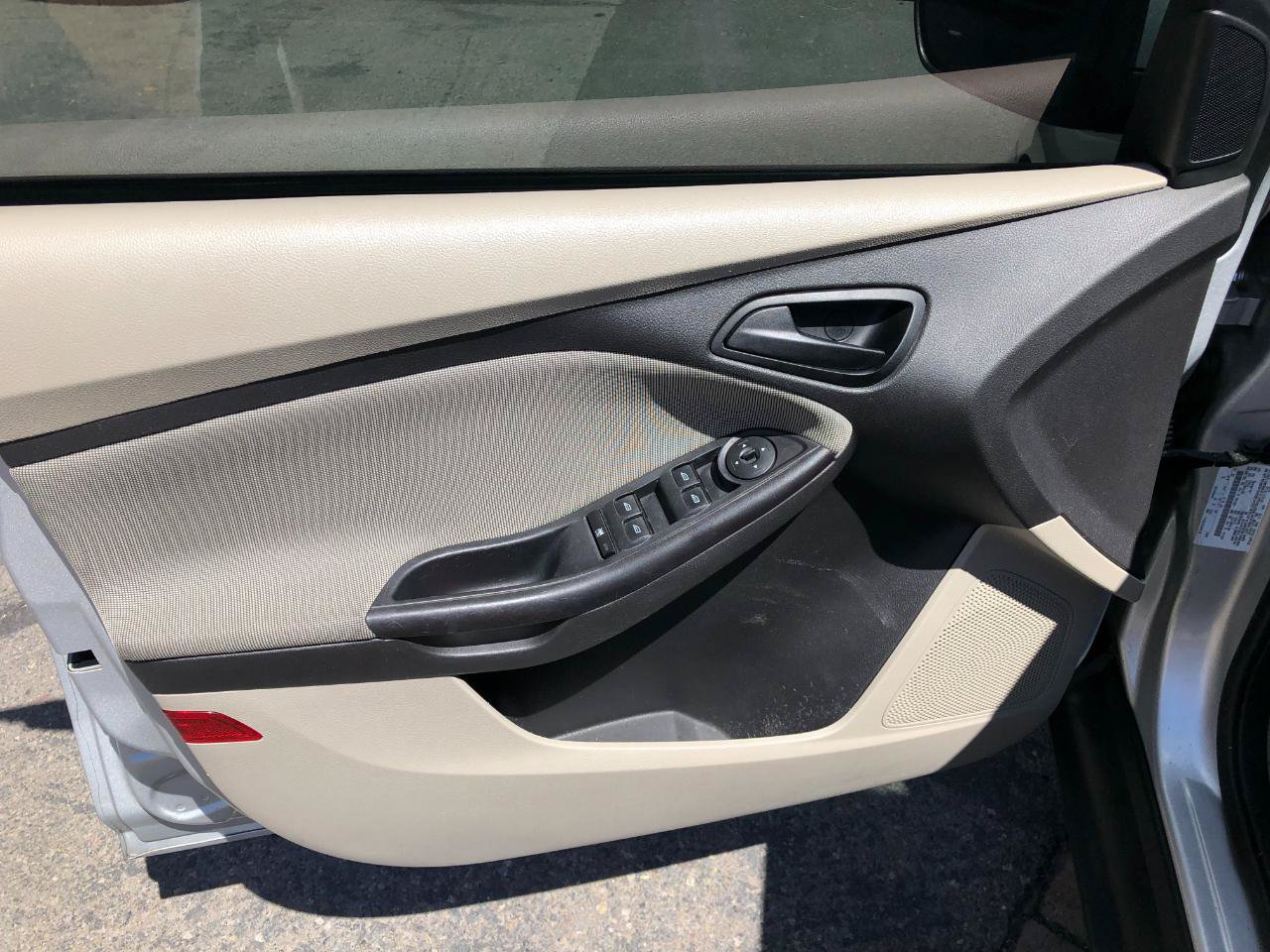 Used 2012 Ford Focus SE FWD image 10