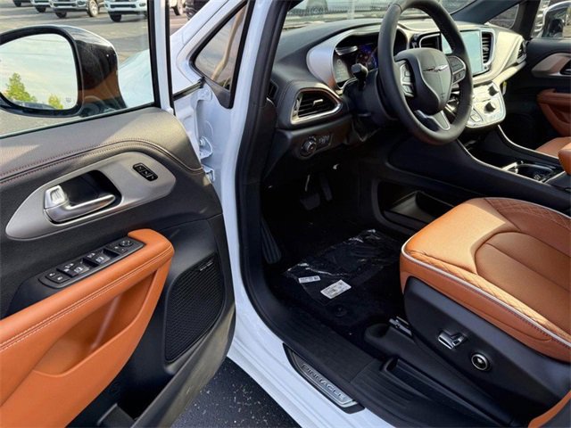 New 2026 Chrysler Pacifica Pinnacle image 19