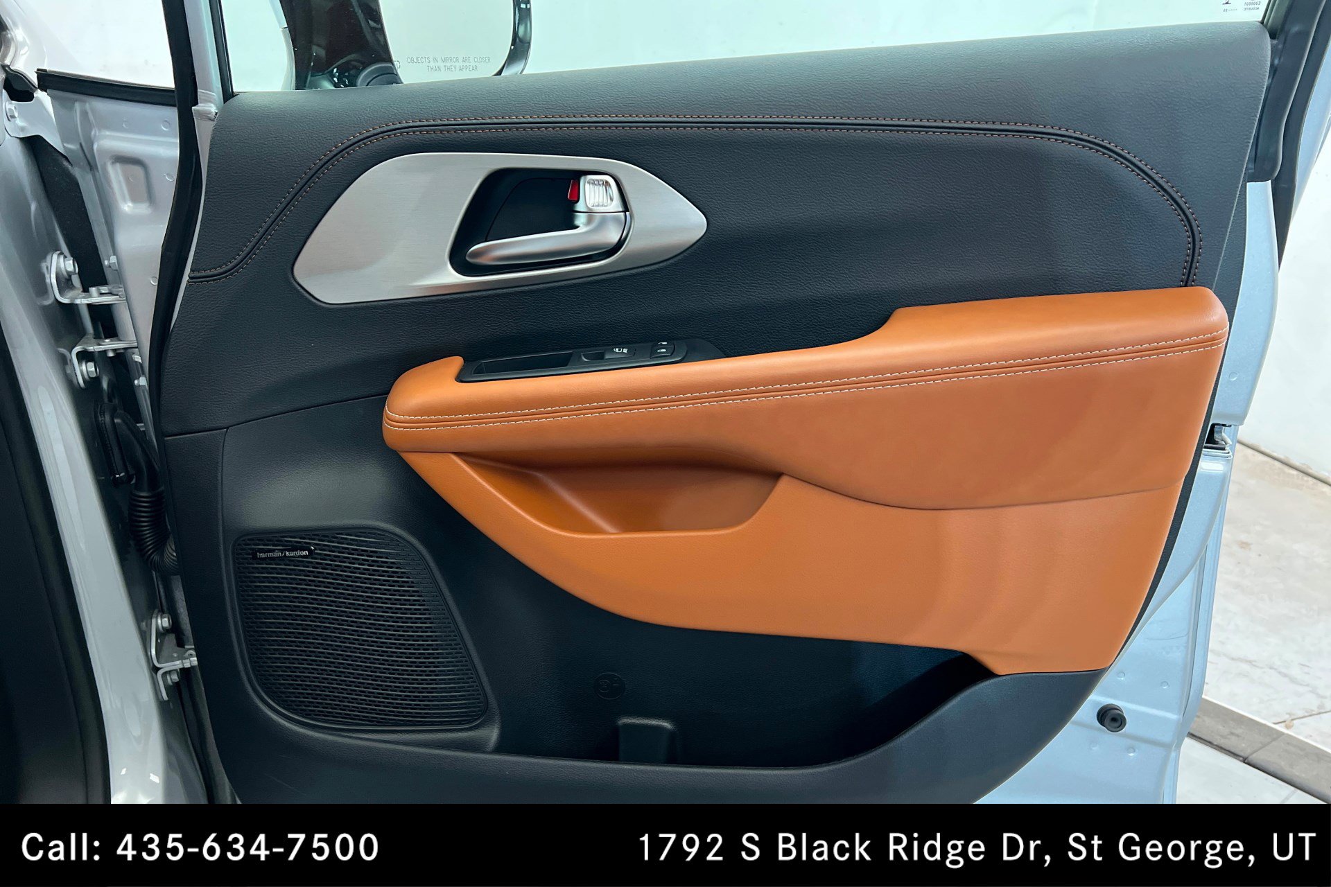 Used 2026 Chrysler Pacifica Pinnacle FWD image 23