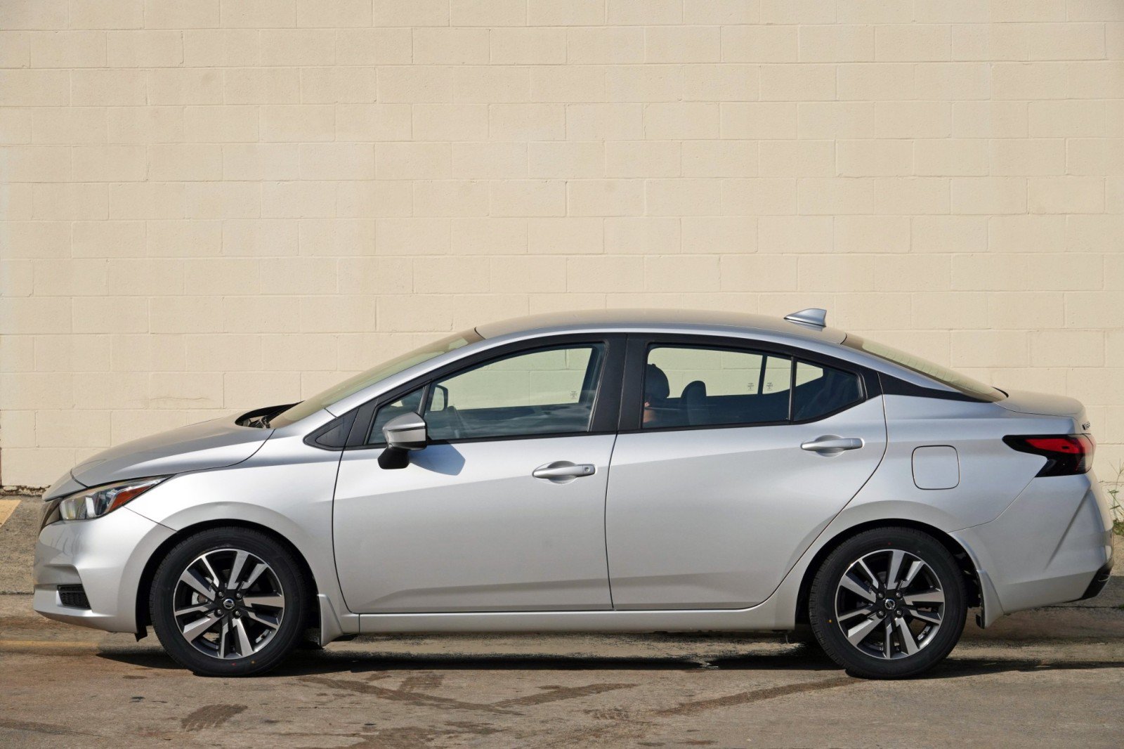 Used 2021 Nissan Versa SV FWD image 41
