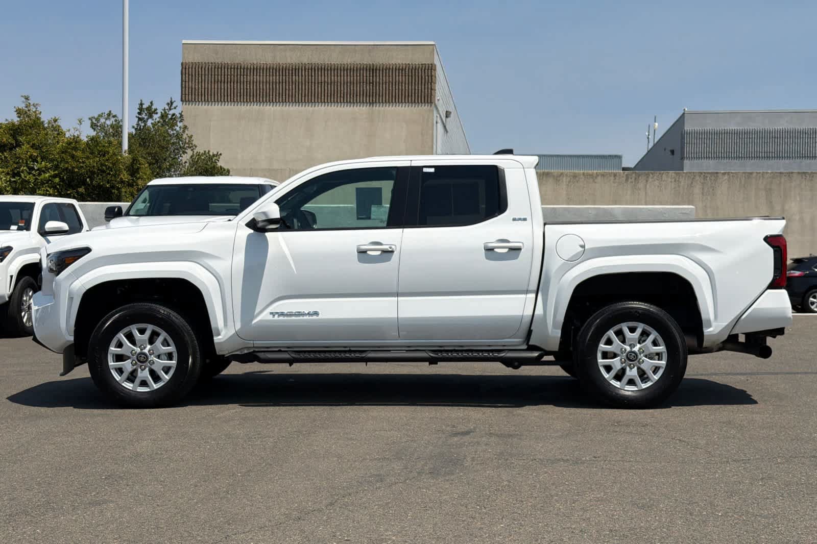 Used 2024 Toyota Tacoma SR5 w/ SR5 Upgrade Package AWD/4WD image 9