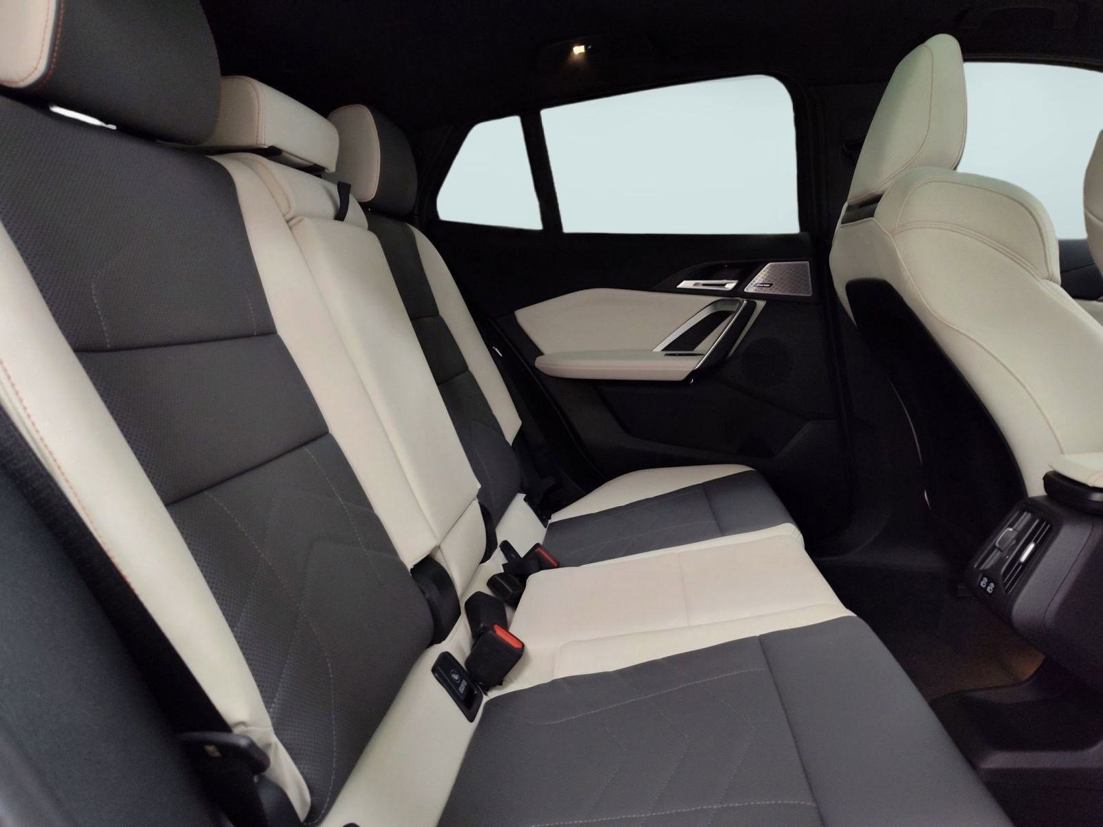 Used 2025 BMW X2 xDrive28i w/ Premium Package image 25