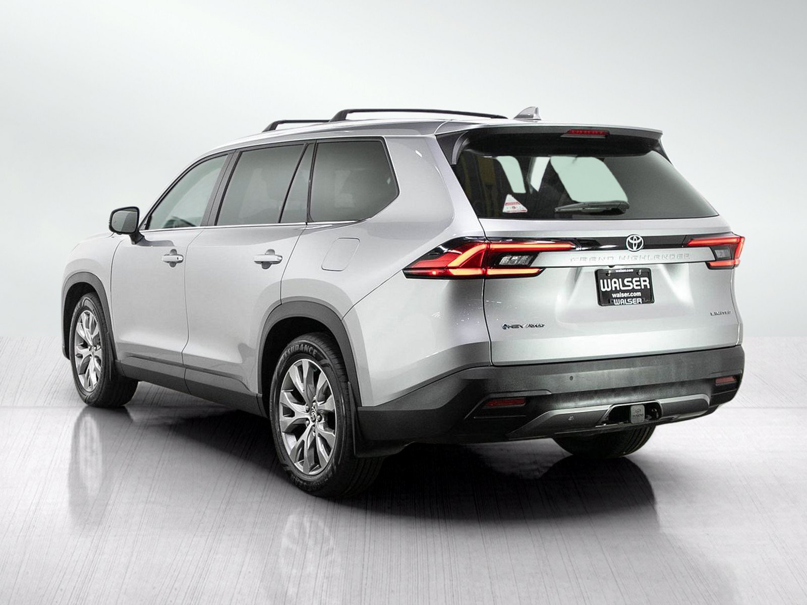Used 2024 Toyota Grand Highlander AWD Hybrid image 3