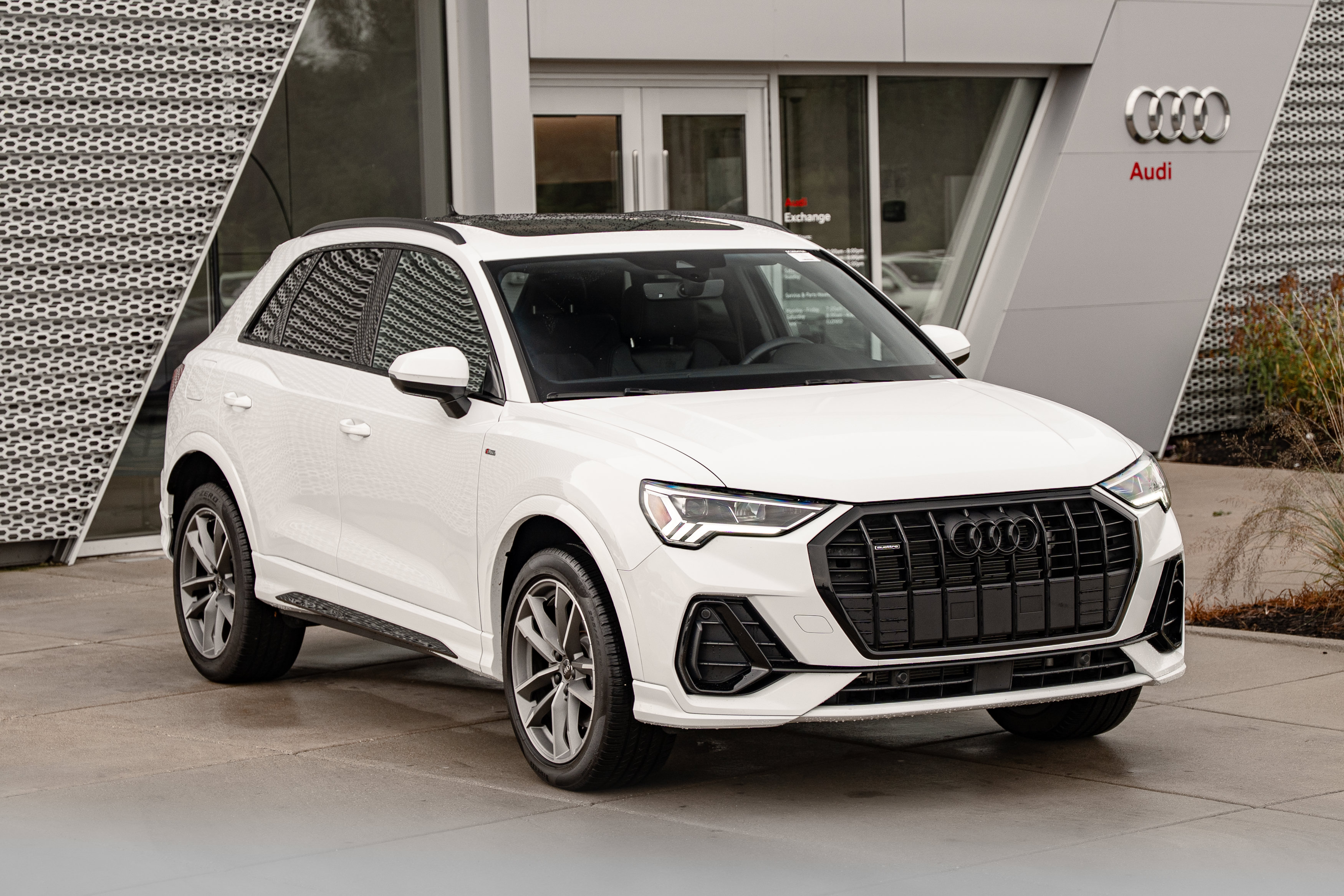 Certified 2025 Audi Q3 2.0T Premium w/ Convenience Package AWD/4WD image 2