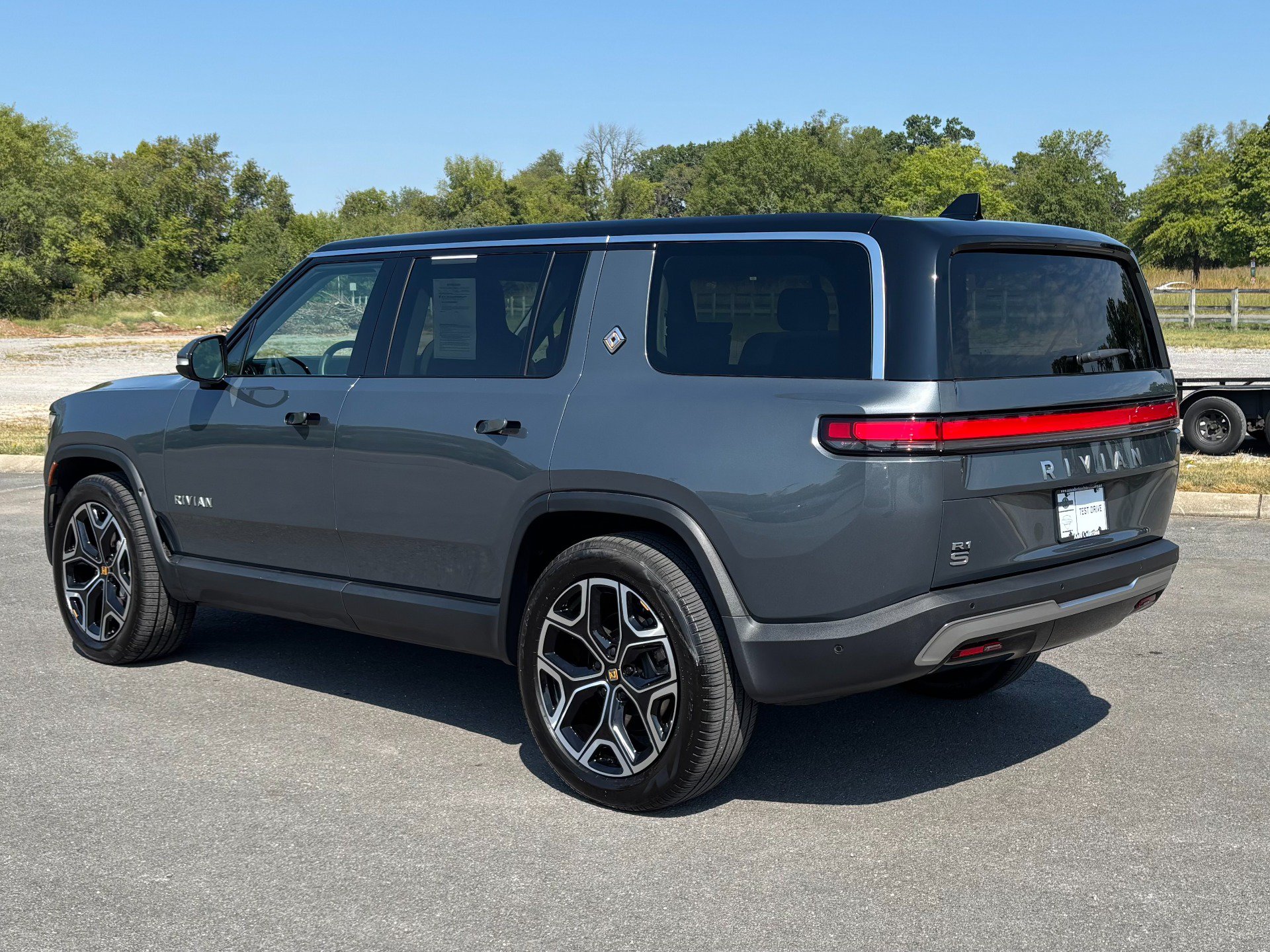 Used 2024 Rivian R1S Adventure Dual AWD/4WD image 4