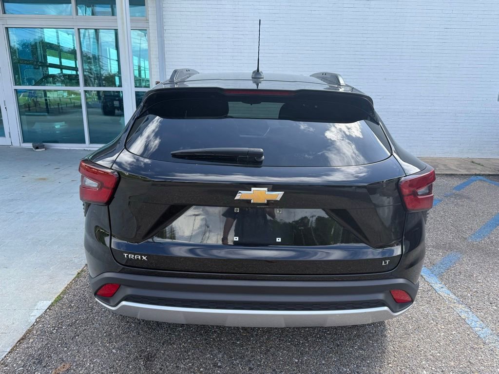 Used 2024 Chevrolet Trax LT FWD image 5