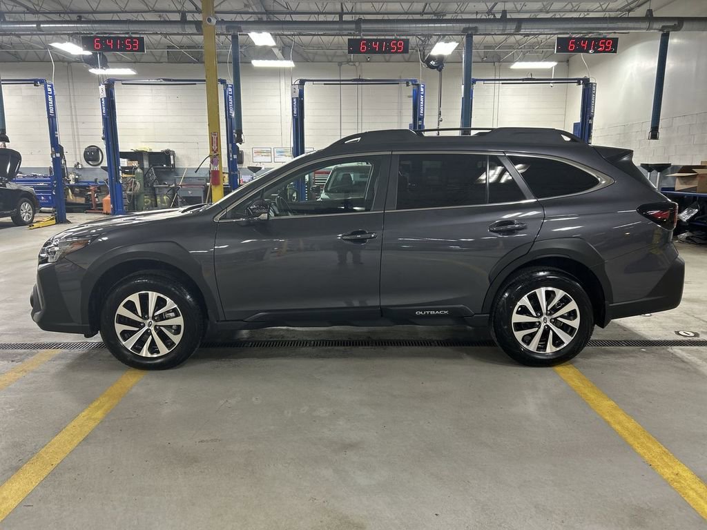 Certified 2025 Subaru Outback Premium image 5