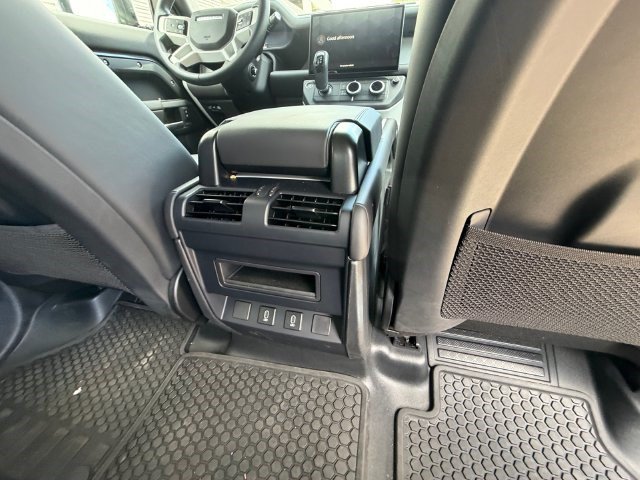 Certified 2026 Land Rover Defender 110 X-Dynamic SE AWD/4WD image 17