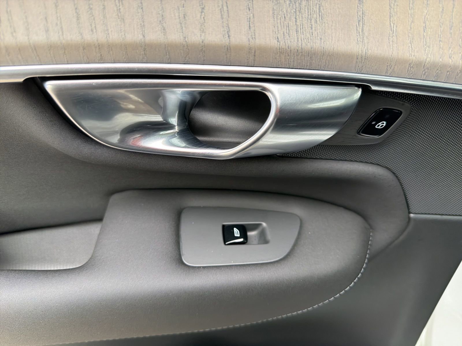 Used 2025 Volvo XC90 T8 Ultra w/ Protection Package Premier image 26