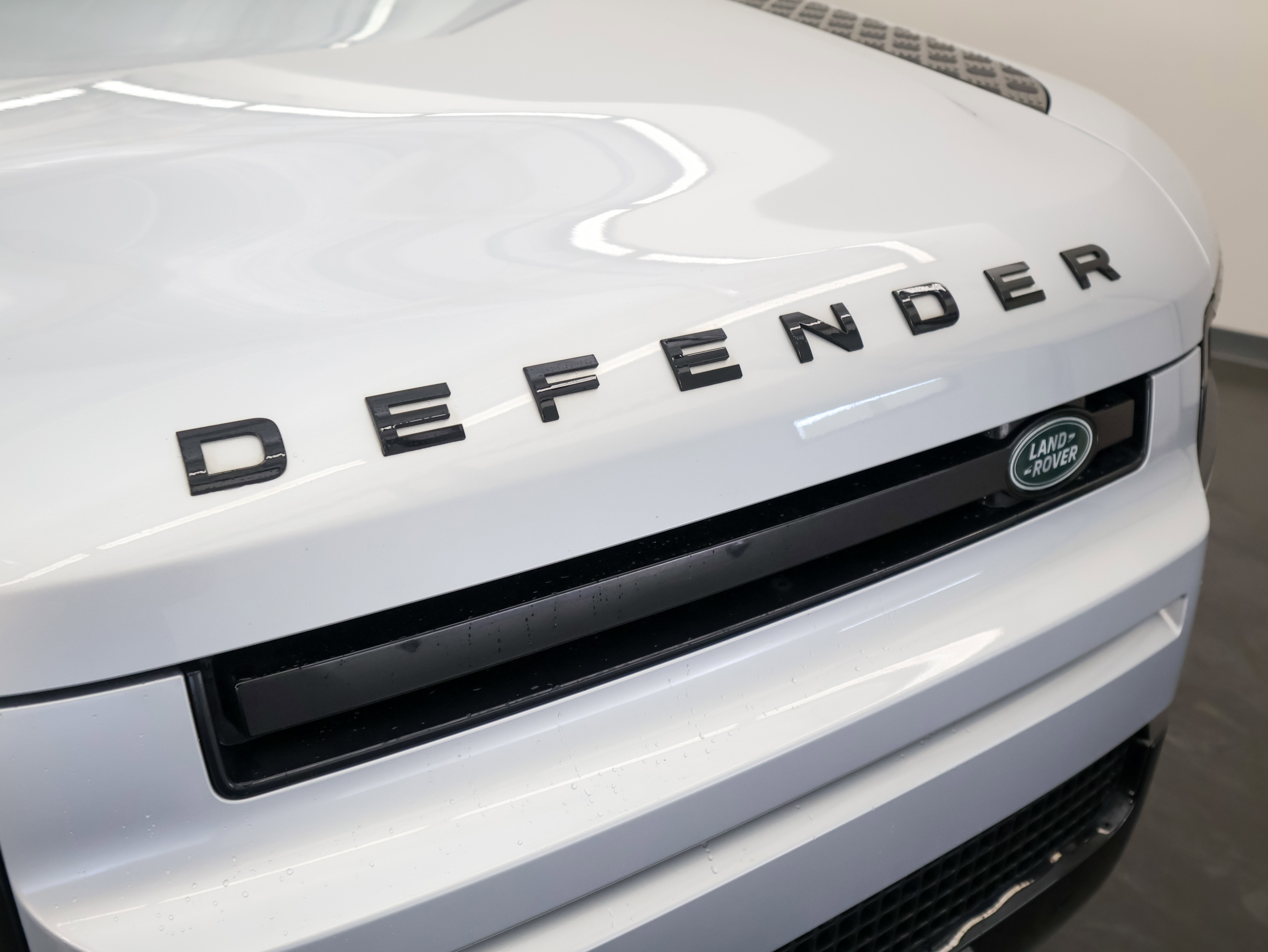 Used 2024 Land Rover Defender 130 X-Dynamic SE AWD/4WD image 42