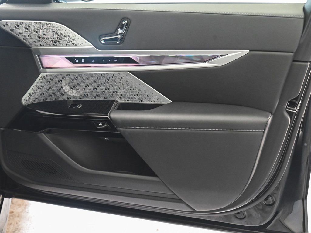 Used 2023 BMW i7 xDrive60 w/ Executive Package 2 image 11