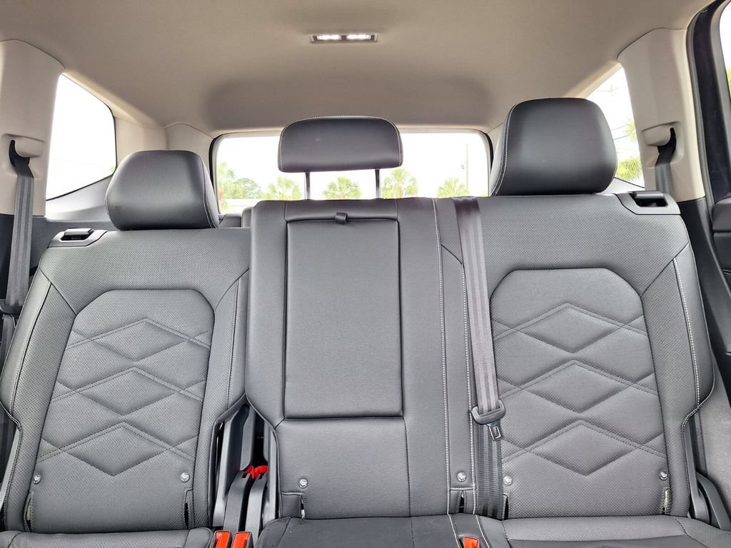 Used 2025 Volkswagen Atlas SE FWD image 27