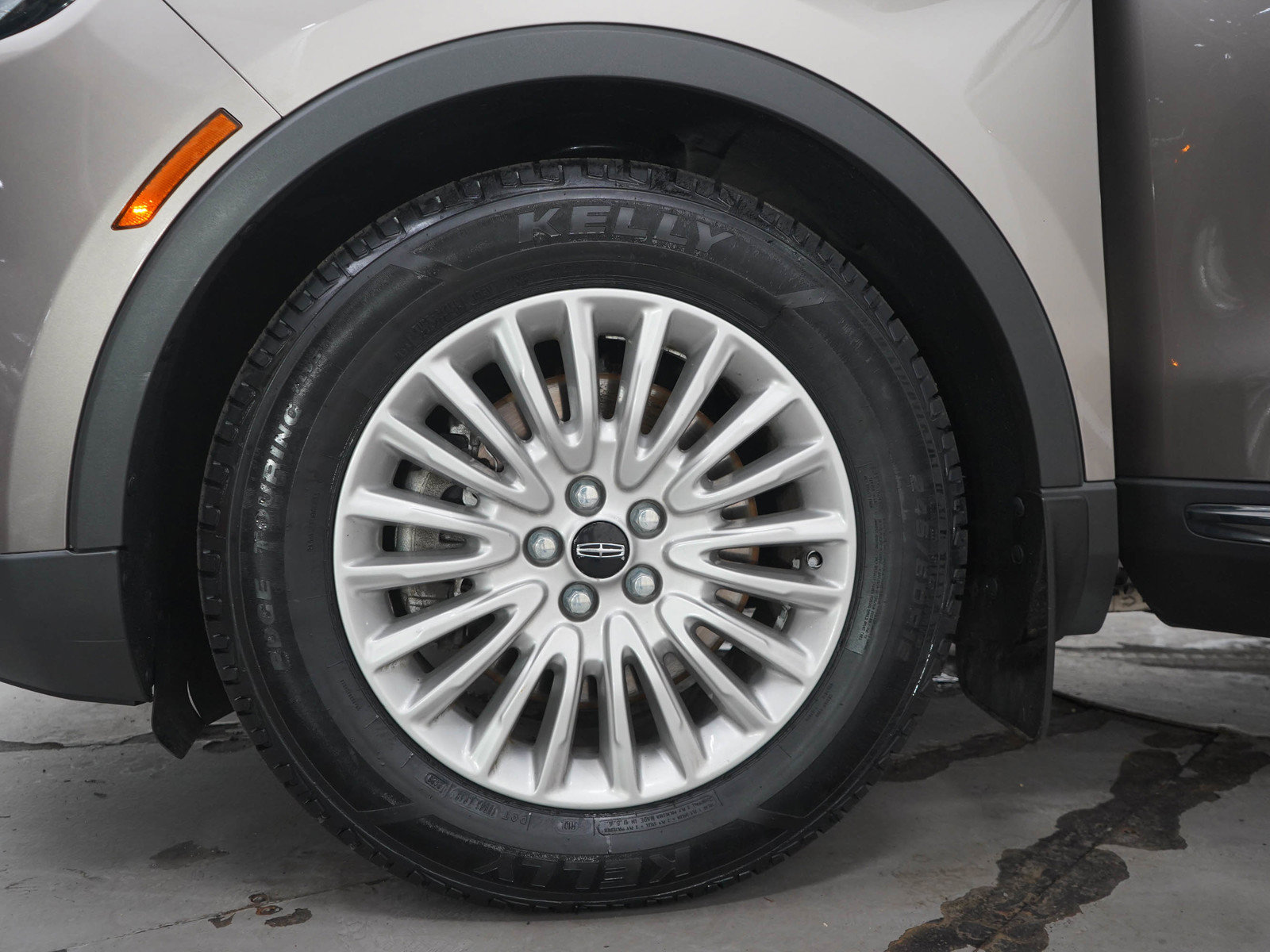 Used 2020 Lincoln Nautilus Premier AWD/4WD image 32
