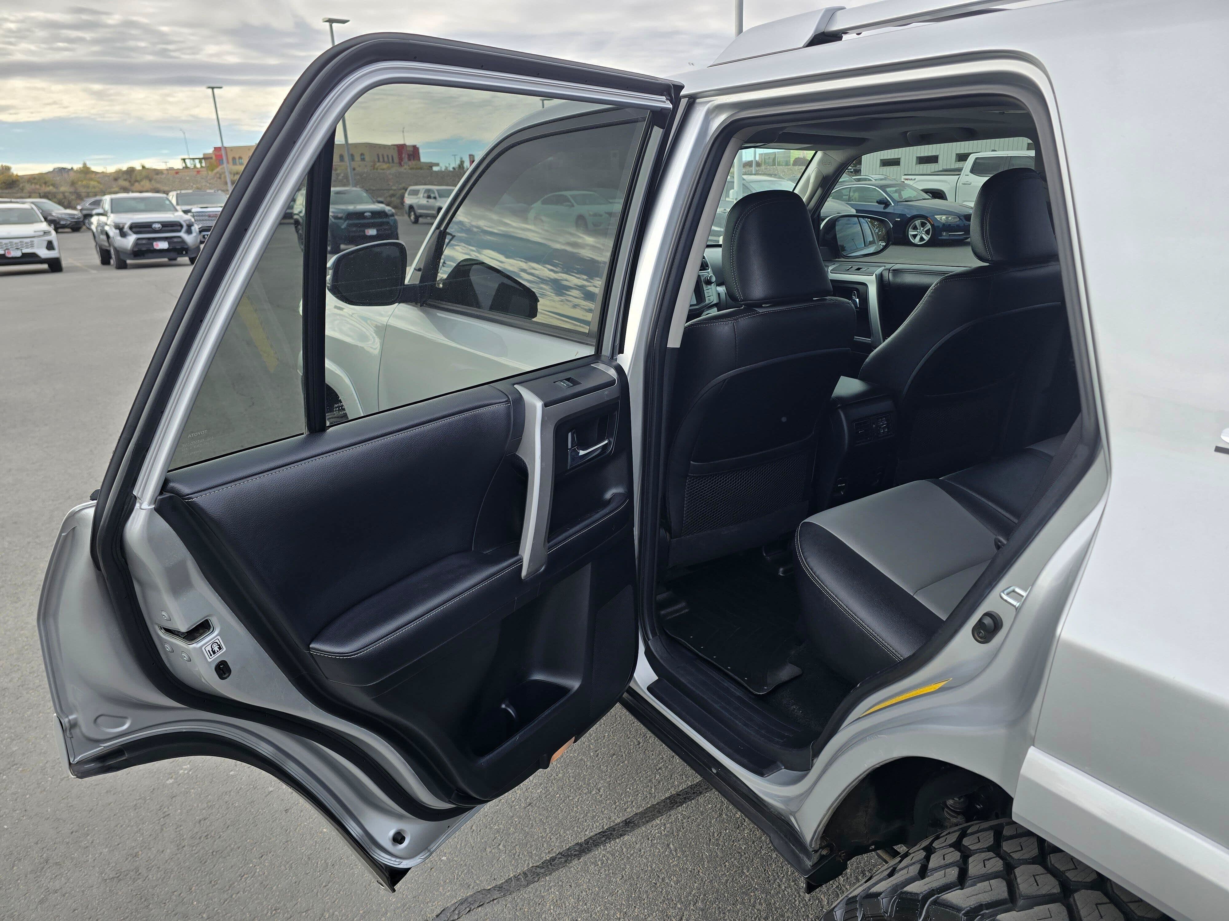 Used 2018 Toyota 4Runner SR5 Premium AWD/4WD image 15