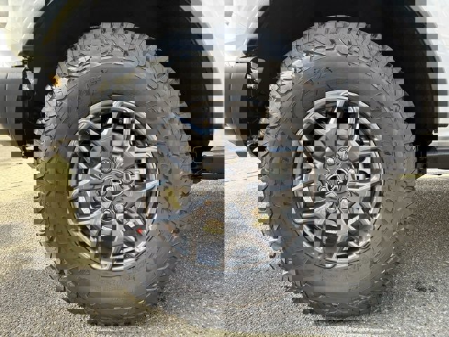 New 2025 Ford Bronco Badlands image 10