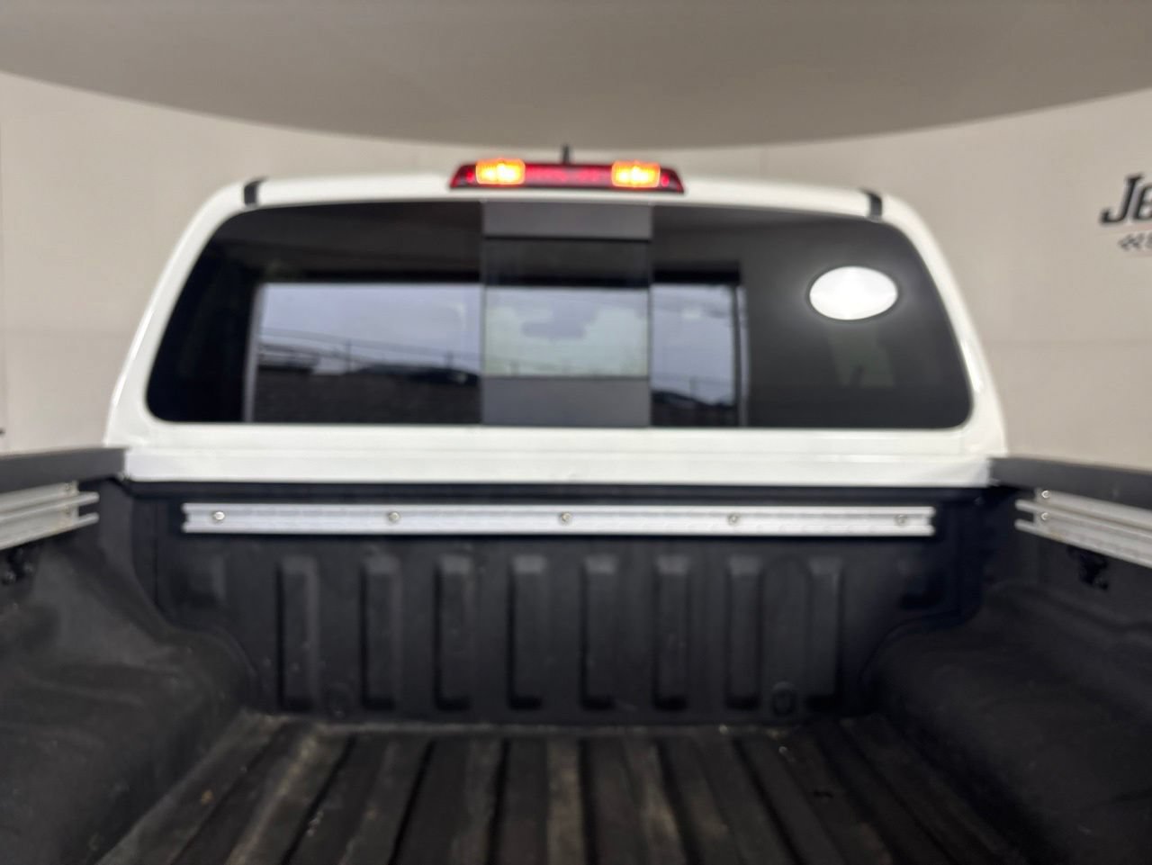Used 2025 Nissan Frontier SV w/ SV Convenience Package AWD/4WD image 23