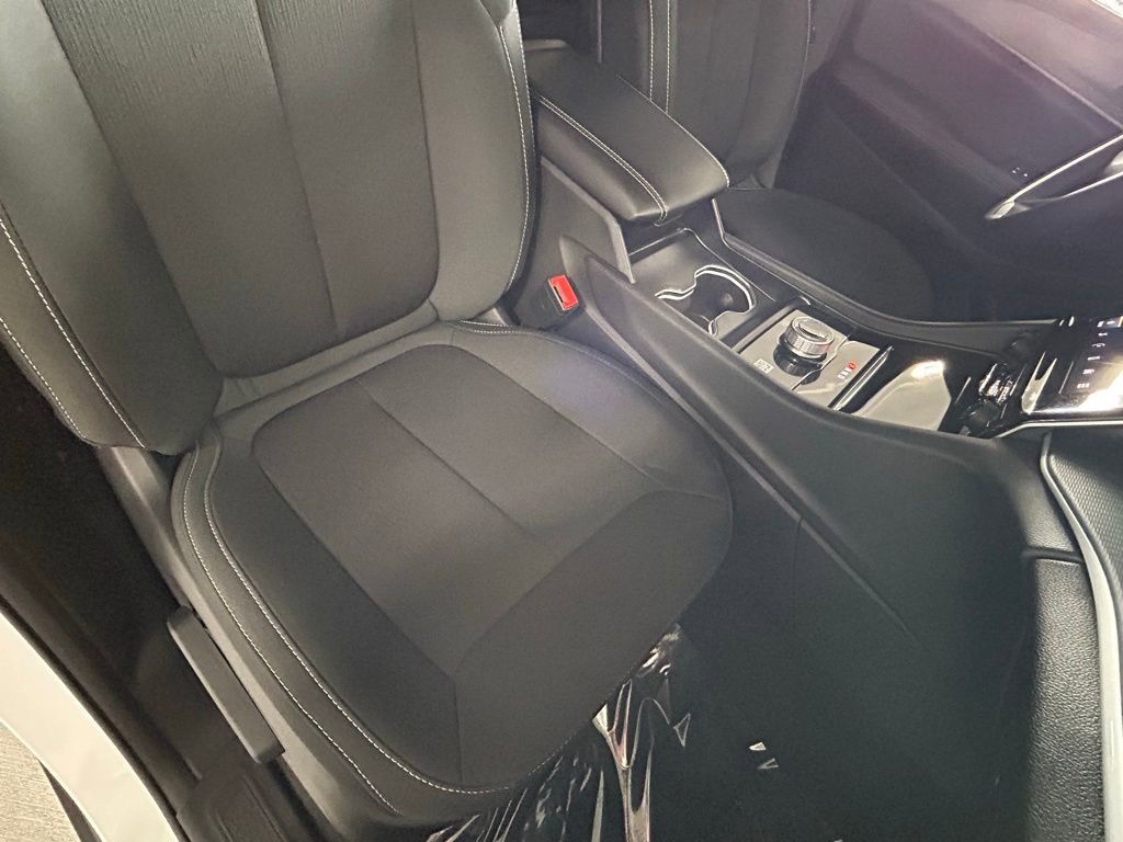 Used 2025 Jeep Grand Cherokee Laredo image 39