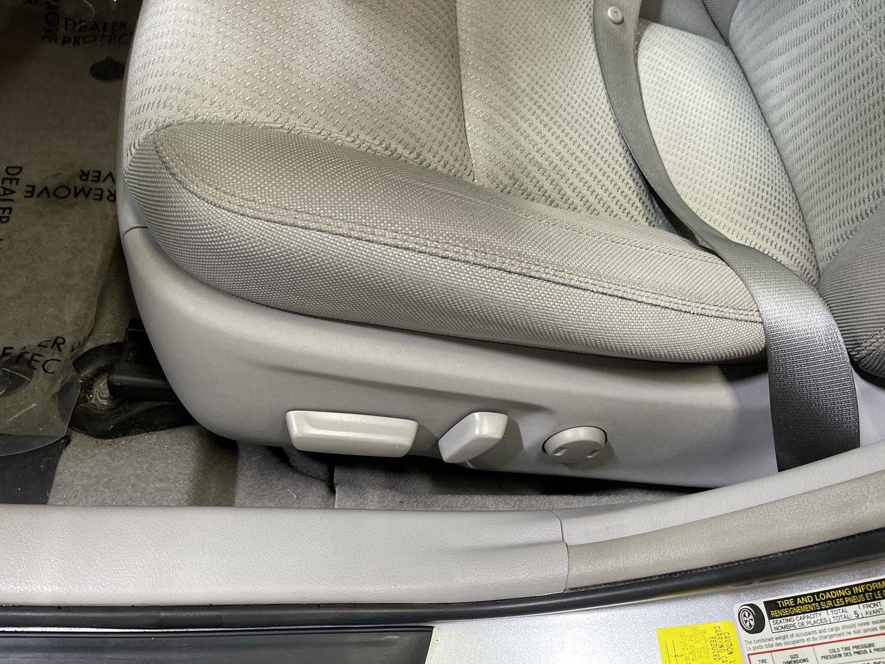 Used 2015 Toyota Camry LE FWD image 12
